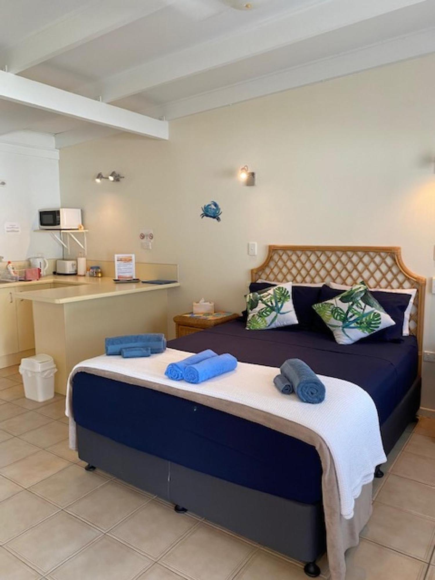 Affordable Island Escape! Queen Studio, Apartment