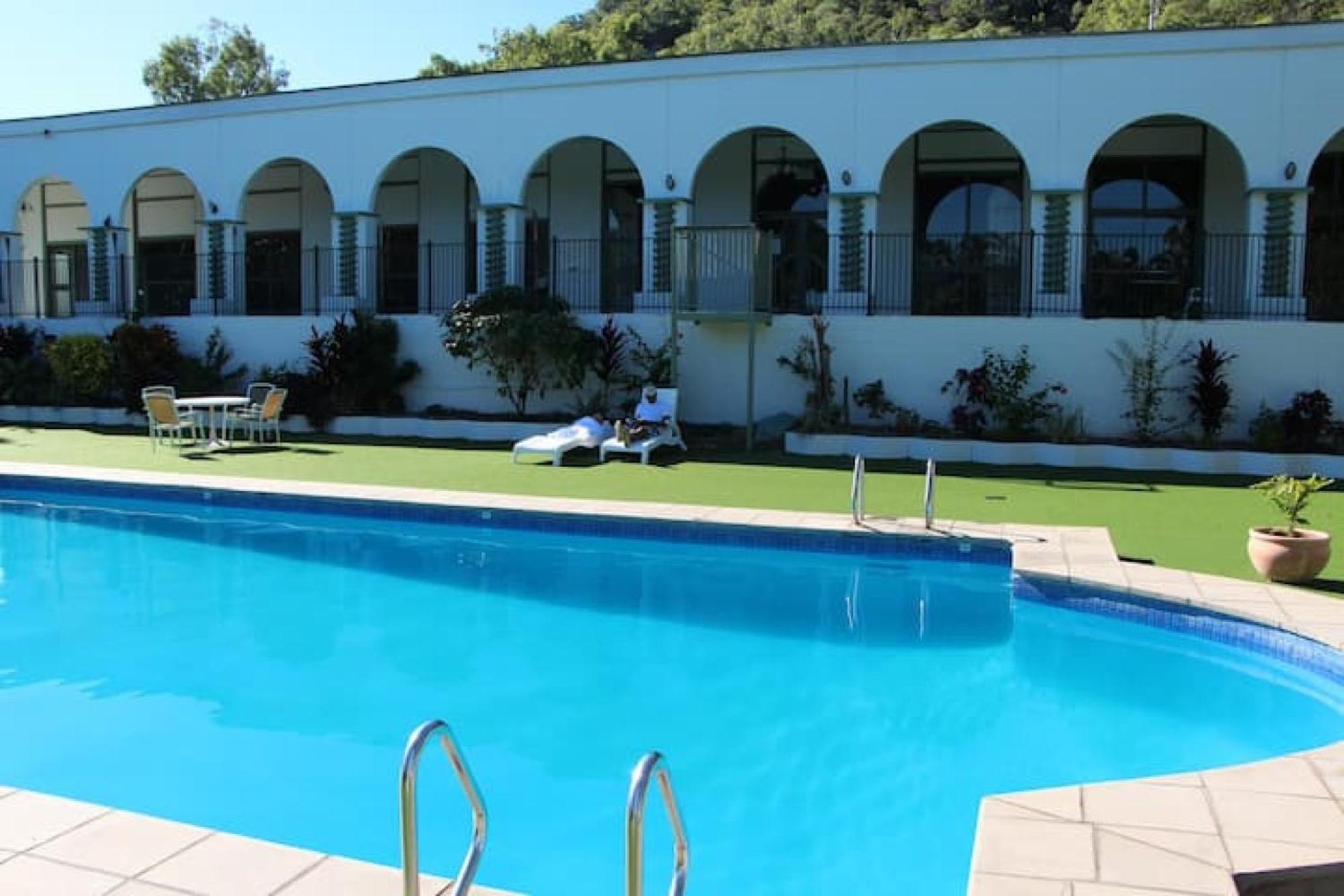 Affordable Island Escape! Queen Studio, *