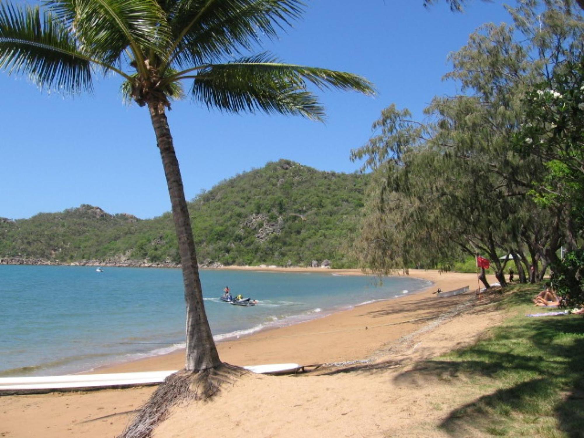 Affordable Island Escape! Queen Studio, Apartment